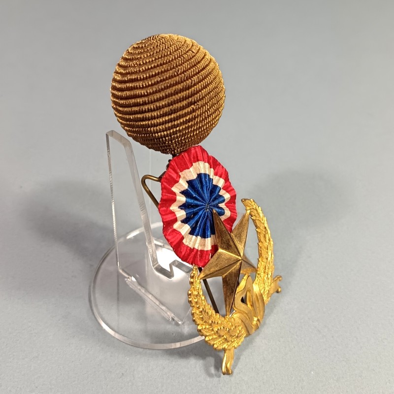 ATTRIBUT OU INSIGNE ET POMPON DE KEPI D'OFFICIERS ET ADJUDANTS MODELE 1886 OFFICIER D'ADMINISTRATION DU SERVICE DE L'INTENDANCE